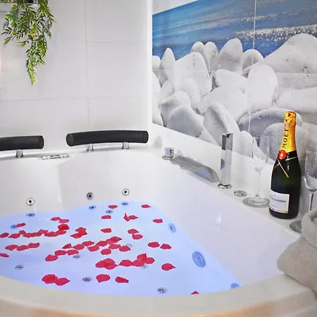 With Jacuzzi En Torremolinos, Garipolo 1 By Namaste Elite Apartment Torremolinos