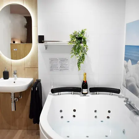 With Jacuzzi En Torremolinos, Garipolo 1 By Namaste Elite Apartment